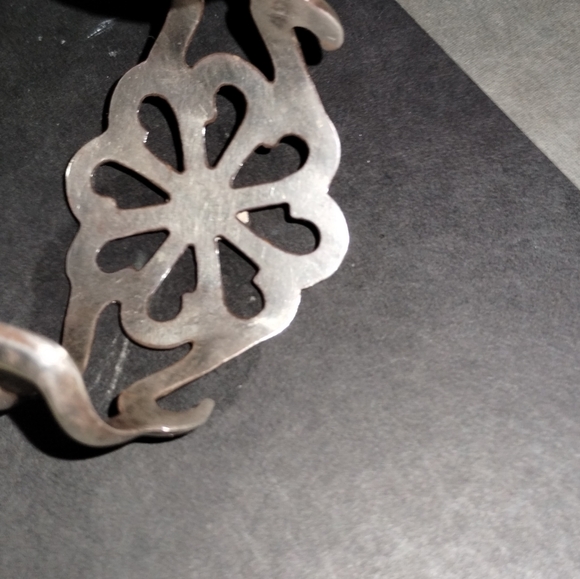 Authentic Sandcast Navajo cuff with genuine turquoise! Vintage/Antique - Picture 8 of 14